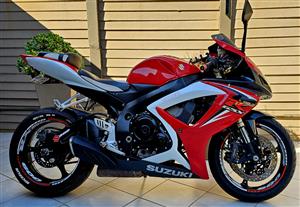 2007 SUZUKI GSXR 600CC K7 (MINT CONDITION)