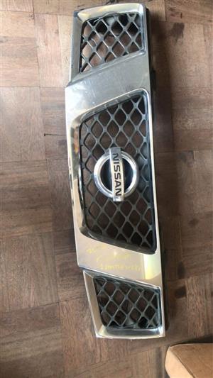Nissan Navara grill