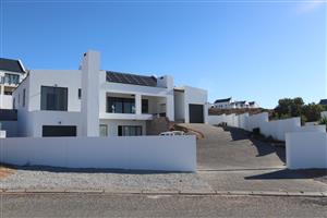 3 Bedroom House with Flatlet for Sale in Da Gama Bay