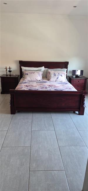 Mahogany Windsor Sleigh Bed Queen Size Inc Mattress and Bedside Tables
