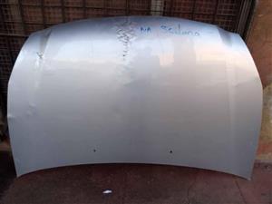 Kia Sedona bonnet