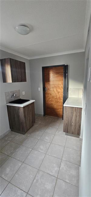 Bachelor to rent in Diamond City 