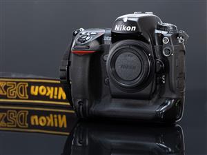 Professional-Grade Nikon D2x DSLR Camera Body
