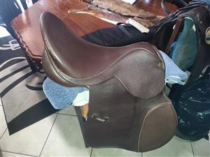 Trident Wembly 16'' Saddle