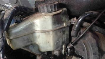 VW golf 5 2.0 TDI brake fluid bottle