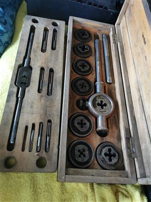 Tool and dice sets, Compression tester and fuel pump pressure/engine vacuum,
