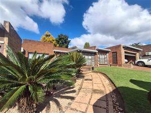 House For Sale in Glenvista