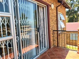 2 Bedroom Apartment for sale in Honeypark Roodepoort