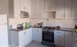 ovely 2 Bedroom cottage in Sandringham JHB for rent