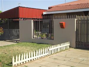  BOKSBURG HUGE, NEAT, MODERNIZED 2 BEDROOM HOUSE WITH ADDITIONAL EXTRAS