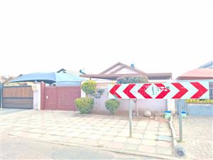 Stunning 3 Bedrooms House To Rent in Soshanguve VV