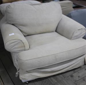 1 Seater couch S0572