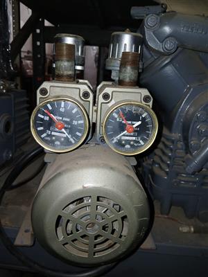 Vacuum pump / Dry pump