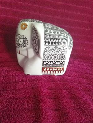 The cutest porcelain tea holder  Made in Sri Lanka