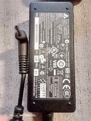 ASUS 19V~2,1A  AC|DC LAPTOP ADAPTER