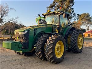 2016 John Deere 8270R