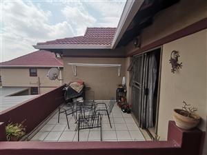 Modern 3-Bedroom Upstairs Unit Double Carport in Mazarin Secure Complex – New Market, Alberton!