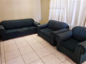 6 Seater Lounge Suite in Fair Condition