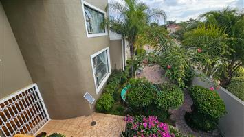 6 Bedroom house in upmarket security estate