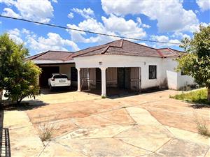 4XBED FAMILY HOME FOR SALE LEPHENGVILLE,HAMMANSKRAAL