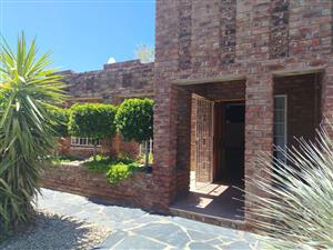 House For Sale in Graaff-Reinet