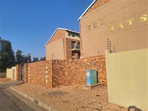 Walking Distance to Army Base, Witrand Hospital and Northwest University!!!