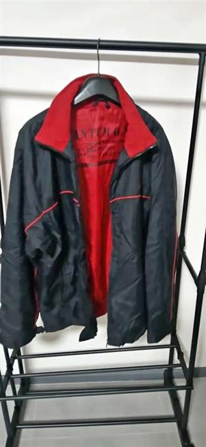 Males windbreaker Size: L
