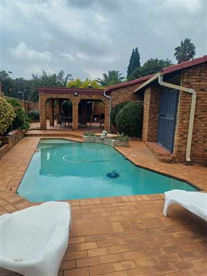 House For Sale in Sunward Park