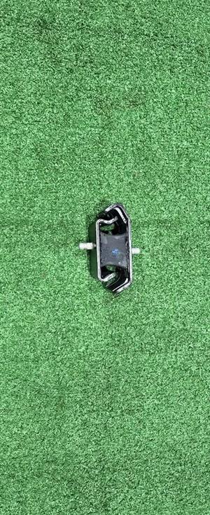 SUPER  CARRY ENGINE MOUNTING 