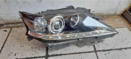 LEXUS RIGHT SIDE HEADLIGHT