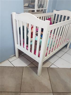 Wood baby cot