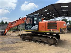 2016 Hitachi Zaxis 200-5G 11000 hours, One owner.