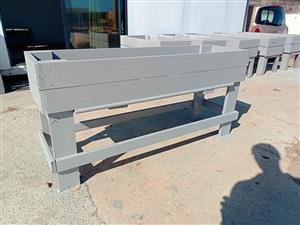 1.36m elevated planter box