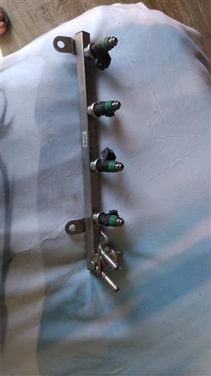 OEM Mercedes-Benz Fuel Rail & 4 Petrol Injectors (M271 Engine)