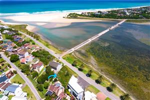 Luxury Haven with Mountain and Vineyard Views