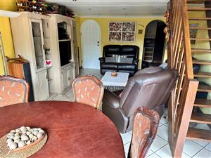 Townhouse For Sale in Buccleuch