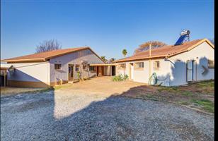 House For Sale in Aston Manor