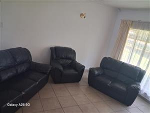 3 piece lounge suite (Grafton Everest).