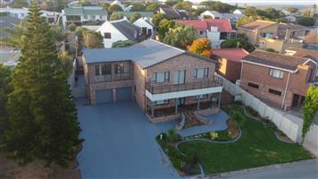 Luxury Coastal Living in Stilbaai – Spacious 5-Bedroom Home with Modern Amenities