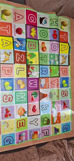 Children's play mat with carry bag