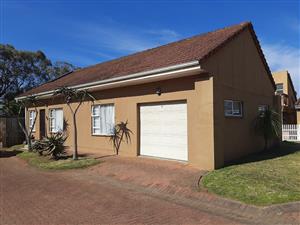 Well kept 2 bedroom town house with a private garden in secure complex