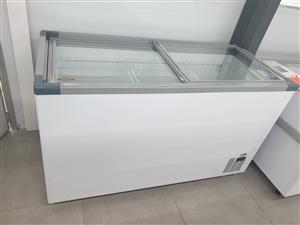 VL525 Glass Top Freezer