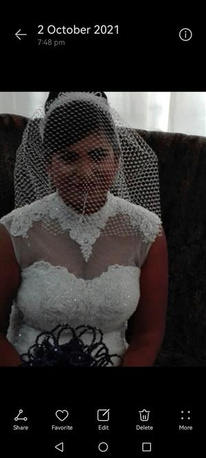 Classic timeless Wedding dress for sale 