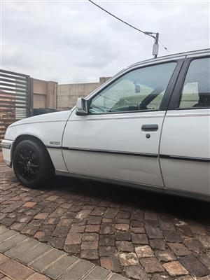 Opel kadett Gsi 2000i