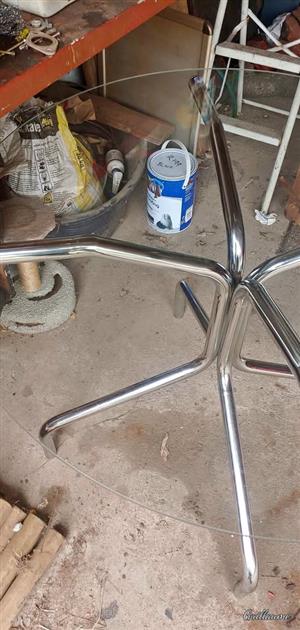 Table round glass and chrome