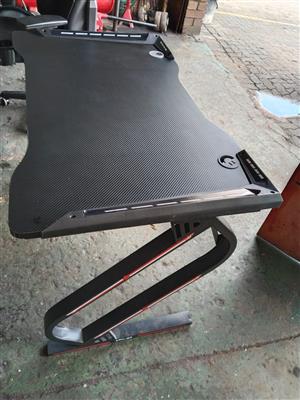 New gaming table with built in leds and USB ports