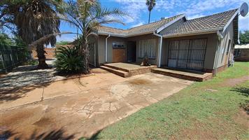 Family home with flatlet available!
