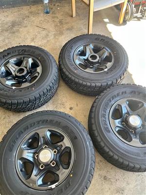 Toyota Land Cruiser 16” Mag Rims (WITH NEW TYRES)
