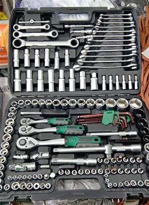 156 Piece Toolset