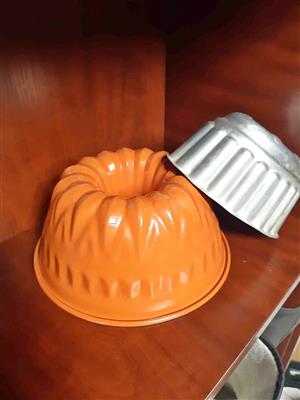 Vintage orange bundt cake pan as well as Vintage Jelly Mould